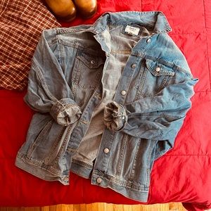 FOREVER 21 oversized jean jacket